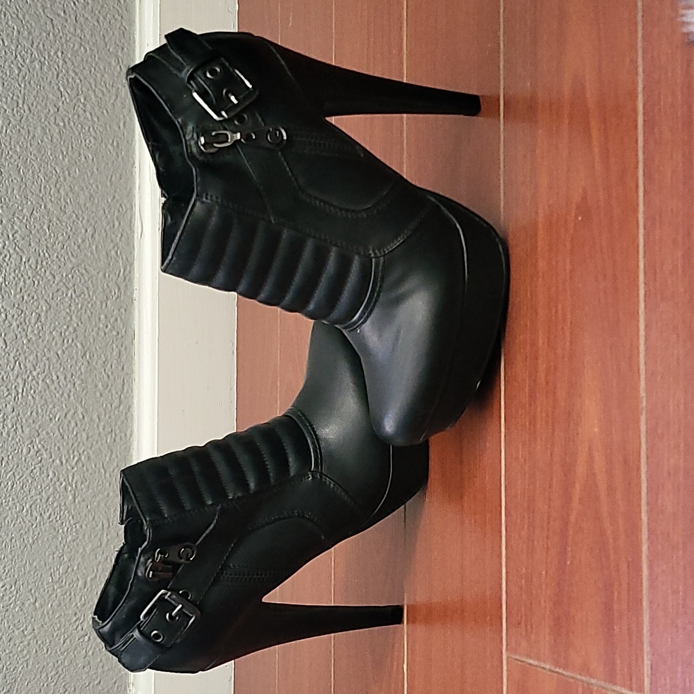 Heels - Picture 3 of 3